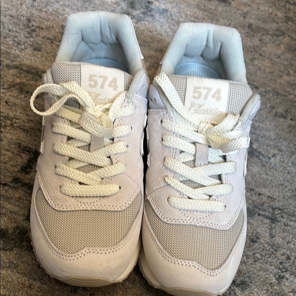 New Balance Women's Sneakers - White and Cream